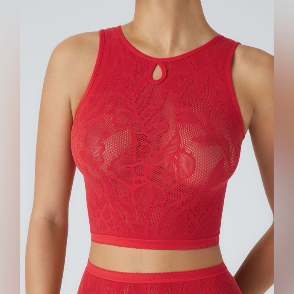 NWT HALARA OneForm Seamless Flow Cut Out Cropped Tank - Vibrant Red